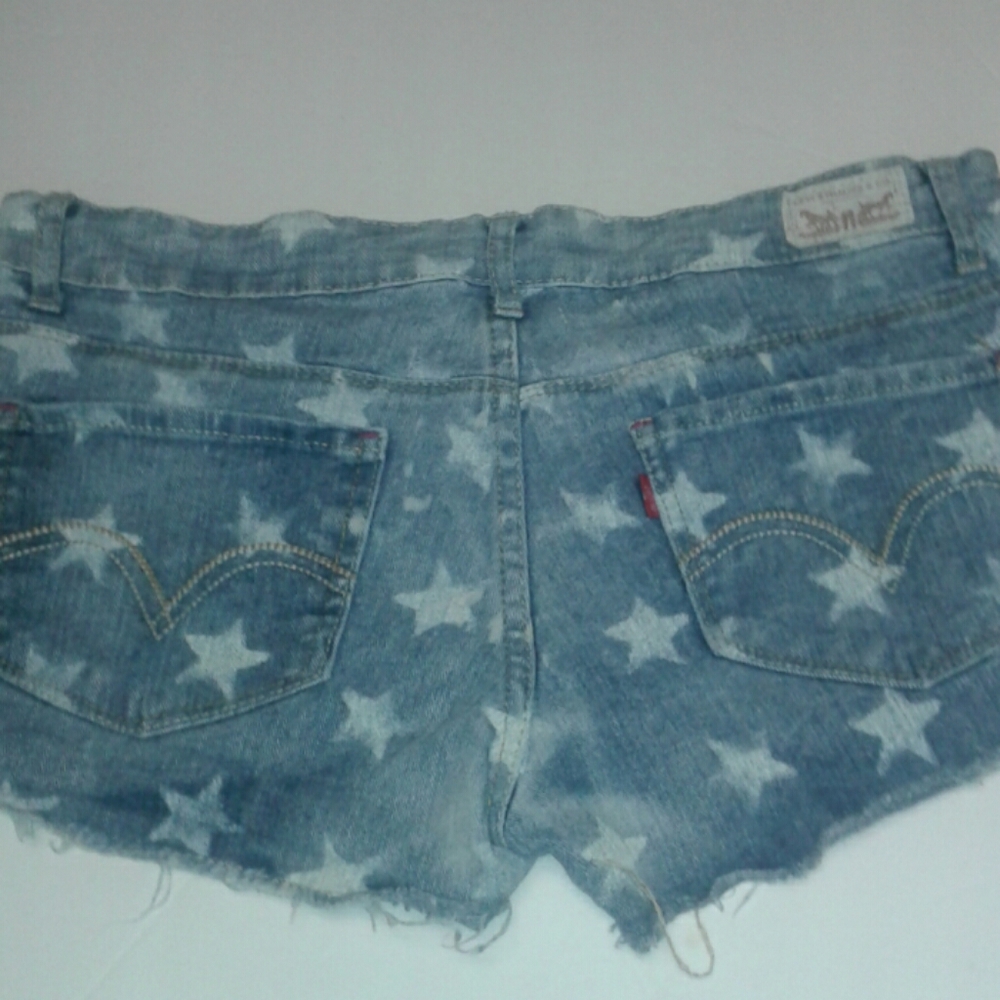 Levi Star Shorts ☆☆☆ - Picture 2 of 3